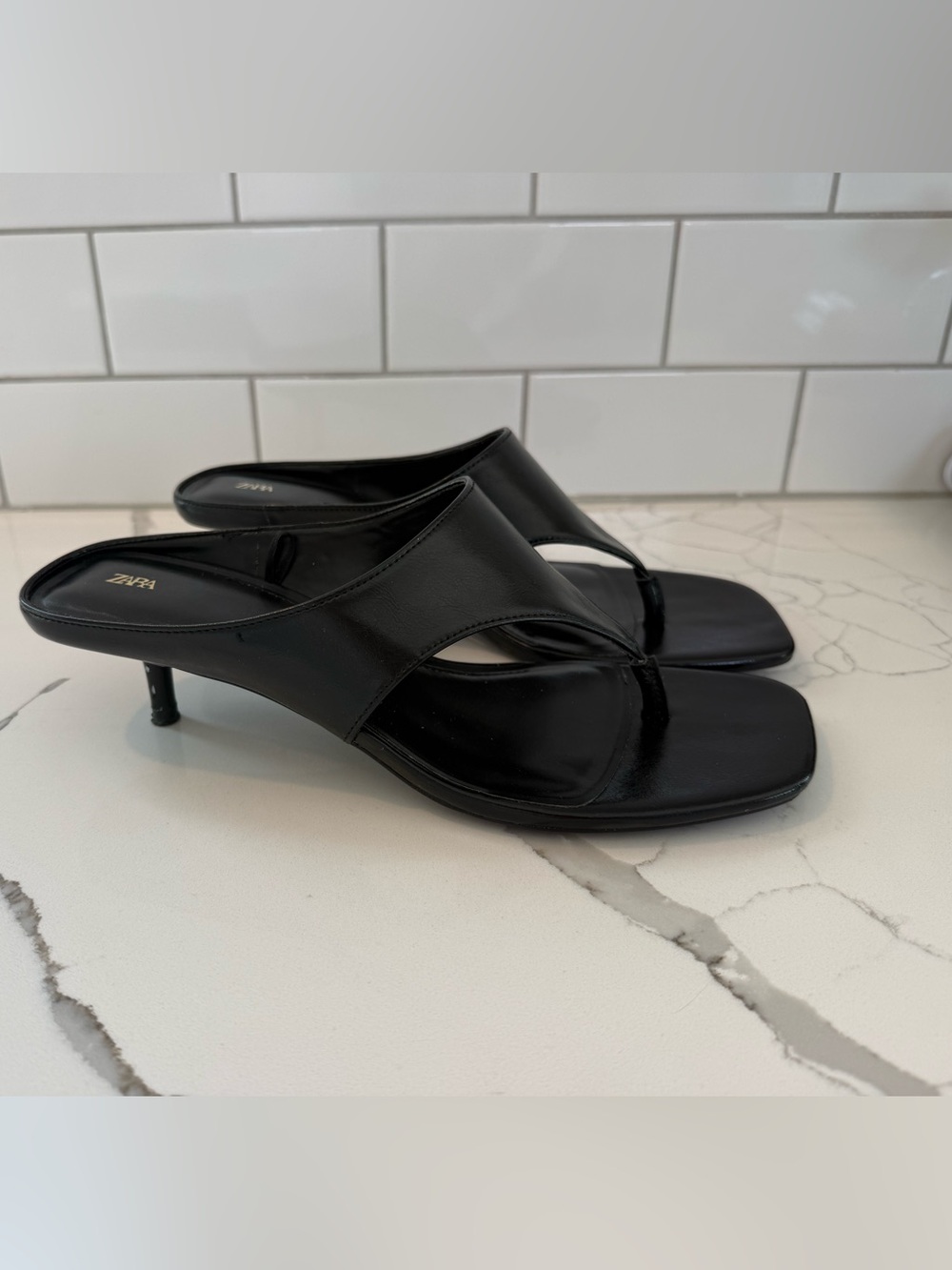 Zara Black Leather Square Toe Kitten Heel Thong Sandals Size 9